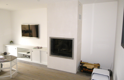 Installation d'une cheminée contemporaine