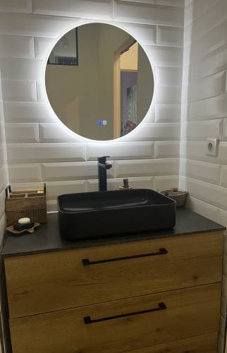 Salle de bain après rénovation vasque et miroir