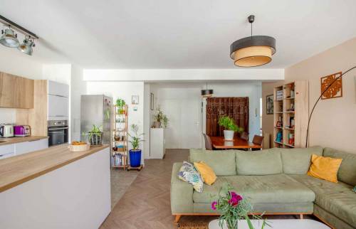 Rénovation d'un appartement avec cuisine ouverte sur l'espace séjour, Lyon 