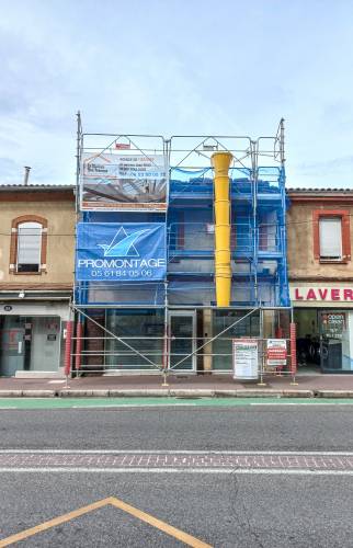 Chantier de rénovation de couverture en sécurité