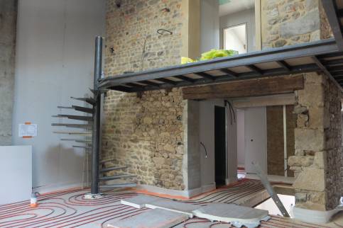 Réalisation d'un escalier métal avec coursive, en finition effet "rouillé", commune du Val de Saône