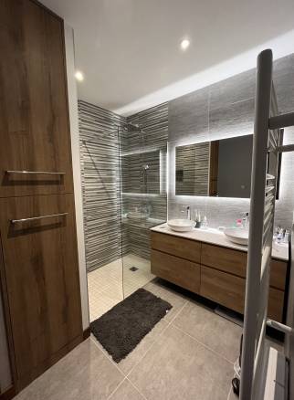 vue d'ensemble de la salle de bain