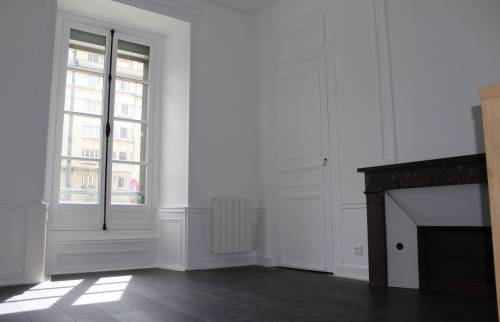 Nouveau revêtement en parquet stratifié avec sous-couche isolante sur ancien carreale appartement Pontoise (95300)