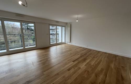 Un salon rénové et lumineux Le Chesnay