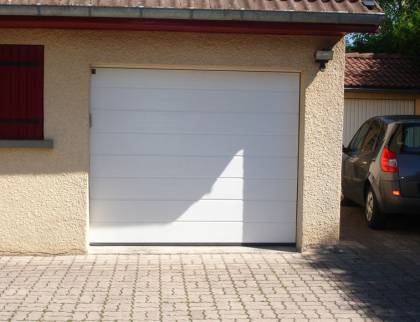 Remplacement d’une porte de garage à Morteau
