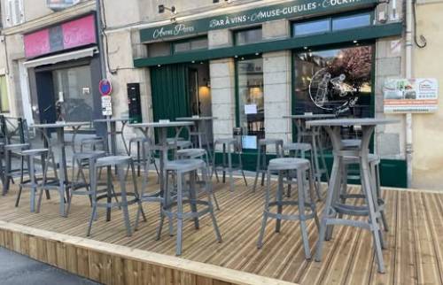 Terrasse du bar après rénovation à La Guerche-de-Bretagne