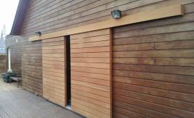 construction garage en bois porte coulissante