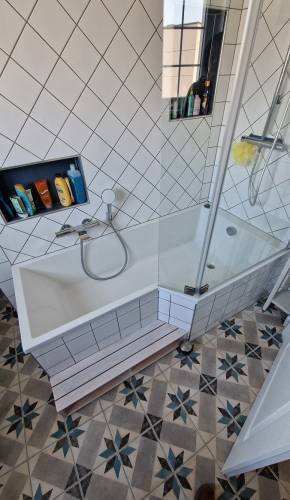 Baignoire douche, niches, salle de bain à Hésingue