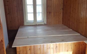 avant : lambris présent désuet