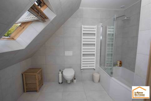 Nouvelle salle de bain sous toiture (Brunoy 91800)