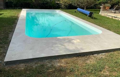 Rénovation d’une plage de piscine à Lons La Maison Des Travaux de Pau