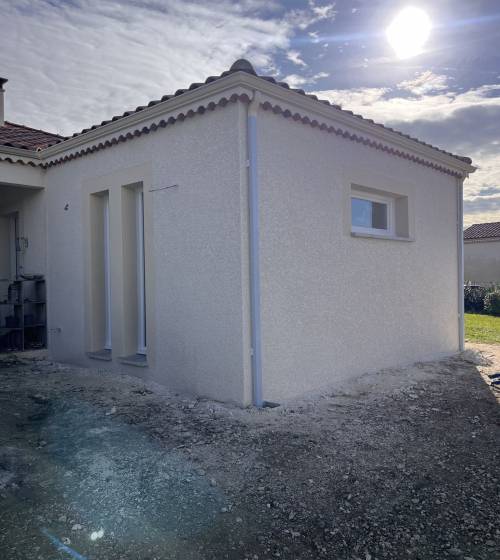 Nouvelle extension de maison en maçonnerie et génoise d'avant-toit - Ourches 26120