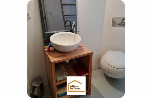 Aménagement d’un meuble vasque en hêtre