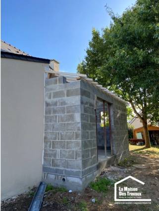 Mise en place d'une charpente sur extension de maison