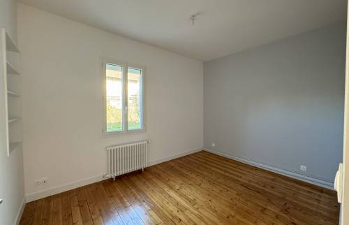 Rénovation du parquet massif en pin (ponçage et vitrification)