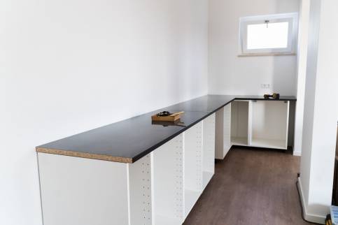 Travaux d'installation de cuisine équipée dans un appartement en rénovation - Tremblay-en-France 93