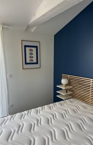  Détail de la tête de lit de la chambre bleue