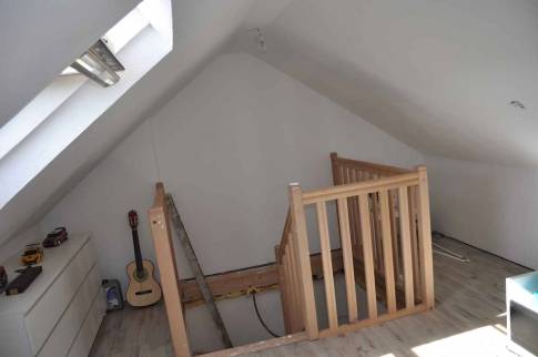 Pose d'un escalier en bois pour l'accès aux combles aménagés - Brie-Comte-Robert 77170