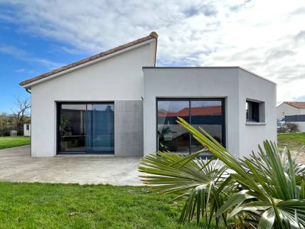 Nouvelle extension de maison à toit plat - La Romagne 49
