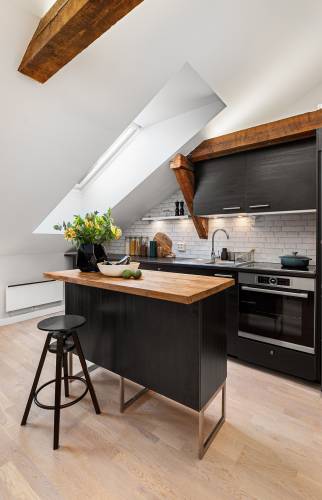 Travaux rénovation maison ancienne restauration poutres et charpente/murs intégration cuisine sur mesure à Gouézec (29190)