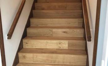 Rénover un escalier en bois à Deauville