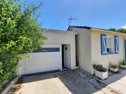 Garage avant démolition (Luc-sur-Mer 14530)