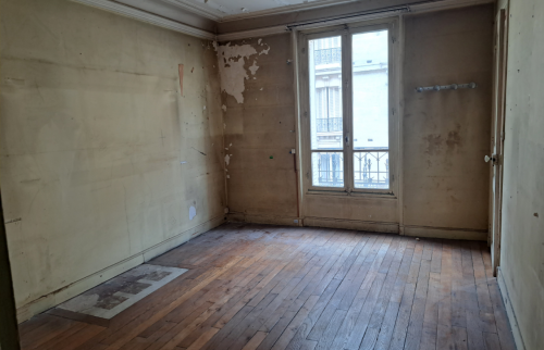 Parquet ancien et abimé, en bois massif 