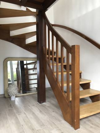 Escalier de communication entre les espaces