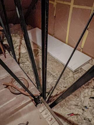 combles avant travaux avec charpente métallique