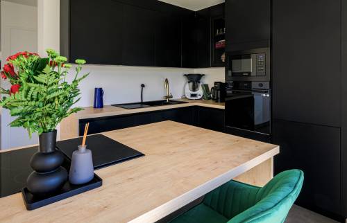 Fourniture et pose d'une cuisine avec ilot central