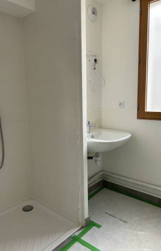 Salle d’eau adaptée vue d’ensemble La Maison Des Travaux Bruz