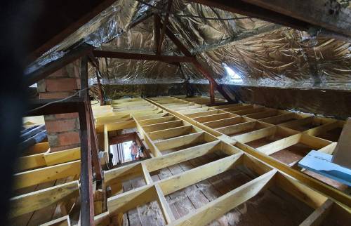 Travaux en cours : réalisation du solivage plancher