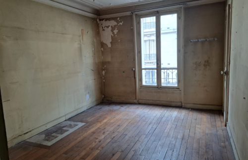 Parquet ancien et abimé, en bois massif 