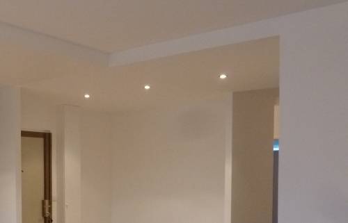 Détail spots encastrés - maçon 44, plaquiste 44, électricien 44, peintre 44, plombier 44, carreleur 44, menuisier 44, charpentier 44