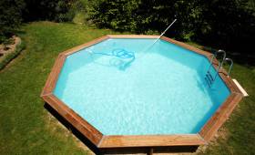 Construction d'une piscine semi-enterrée 