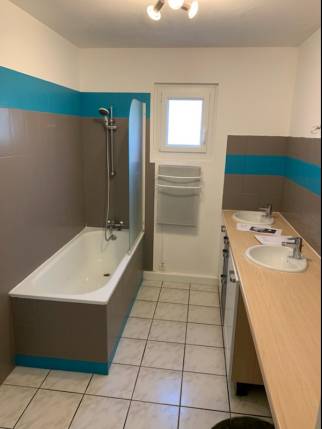 Travaux de rénovation de salle de bain - salle de bain avant travaux - Bourg-en-Bresse 01