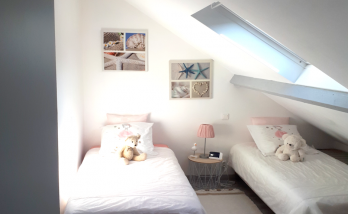 Petite chambre pour enfants sous combles