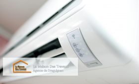 Une des unités intérieures, élégante et bien intégrée, assurant un confort optimal tout en respectant le style de la maison.