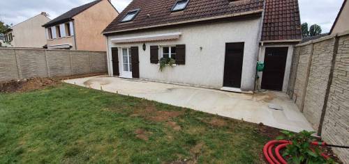 Ancienne terrasse en béton avant travaux de rénovation extérieure - Brie-Comte-Robert 77170