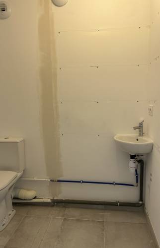 Lavabo et toilette rénovés appartement PMR rénovation appartement