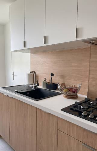 Pose d'un évier en résine