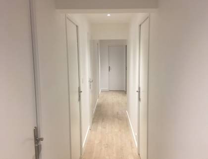 Rénovation revêtement de sol dans un couloir Poissy
