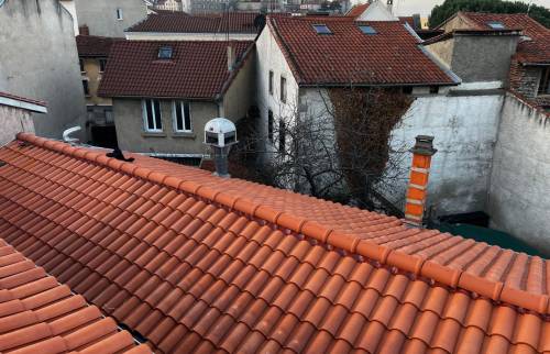 Réflexion de toiture dans l'hyper-centre de Montbrison ( 42147 )