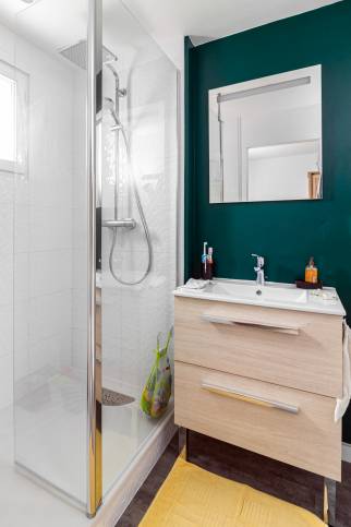 Salle de bain - Travaux terminés - Vue d'ensemble - maçon 73, peintre 73, carreleur 73, menuisier 73, plombier 73, électricien 73