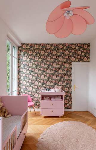 Ambiance florale et douce pour une chambre d'enfant à Paris 8e