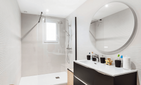 Rénovation et aménagement de salle de bain moderne - Cuers 83390
