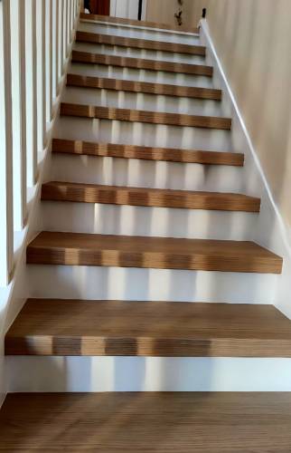 escalier fini avec contremarches peintee