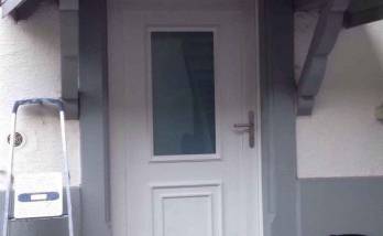 Porte d'entrée arrière PVC blanc à Village Neuf