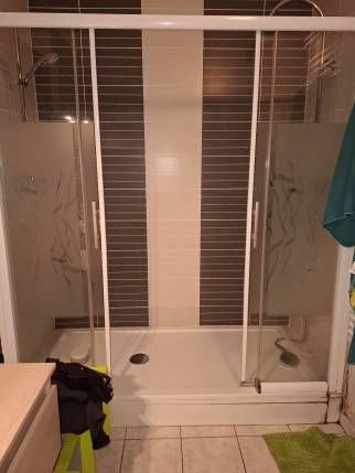 Douche avant travaux de rénovation de salle de bain - Bettant 01500