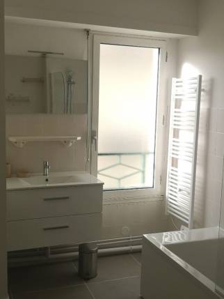 Salle de bain rénovée dans un appartement - Nantes 44
